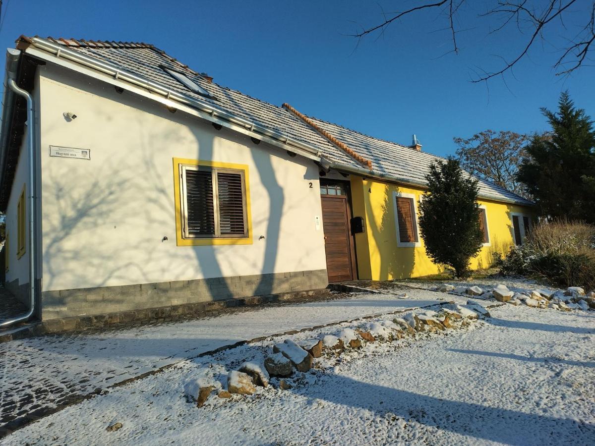 City-Top Vendeghaz Esztergom Exterior photo